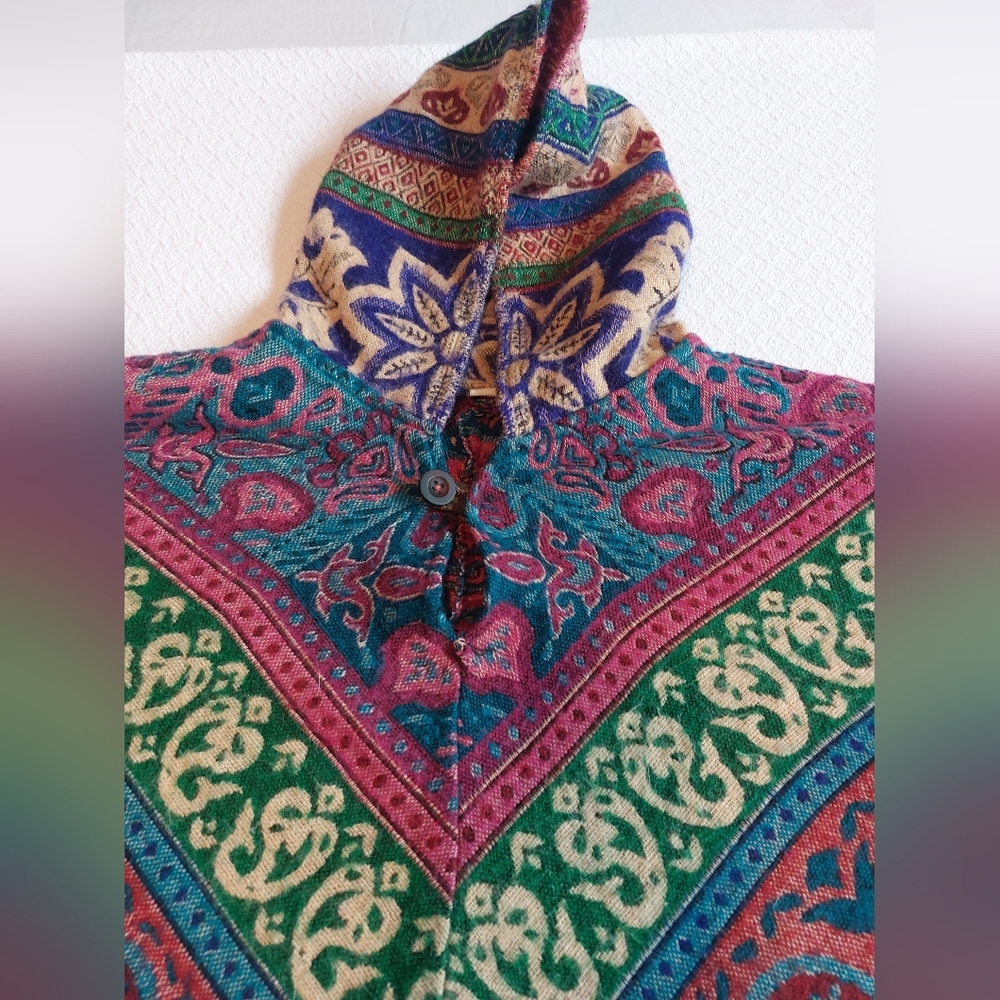 PONCHO! Beautiful and unique hooded poncho 🎉